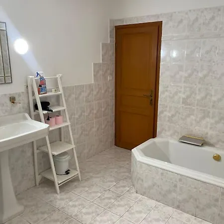Superbe Logement Familiale, 4 Chambres Et 4 Sdb Apartment Bastelicaccia